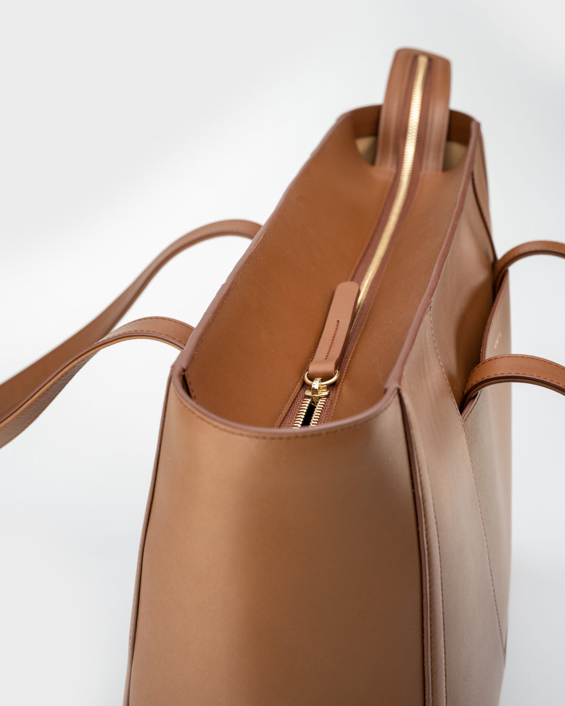 (NEW) ITALIAN ZIP TOTE