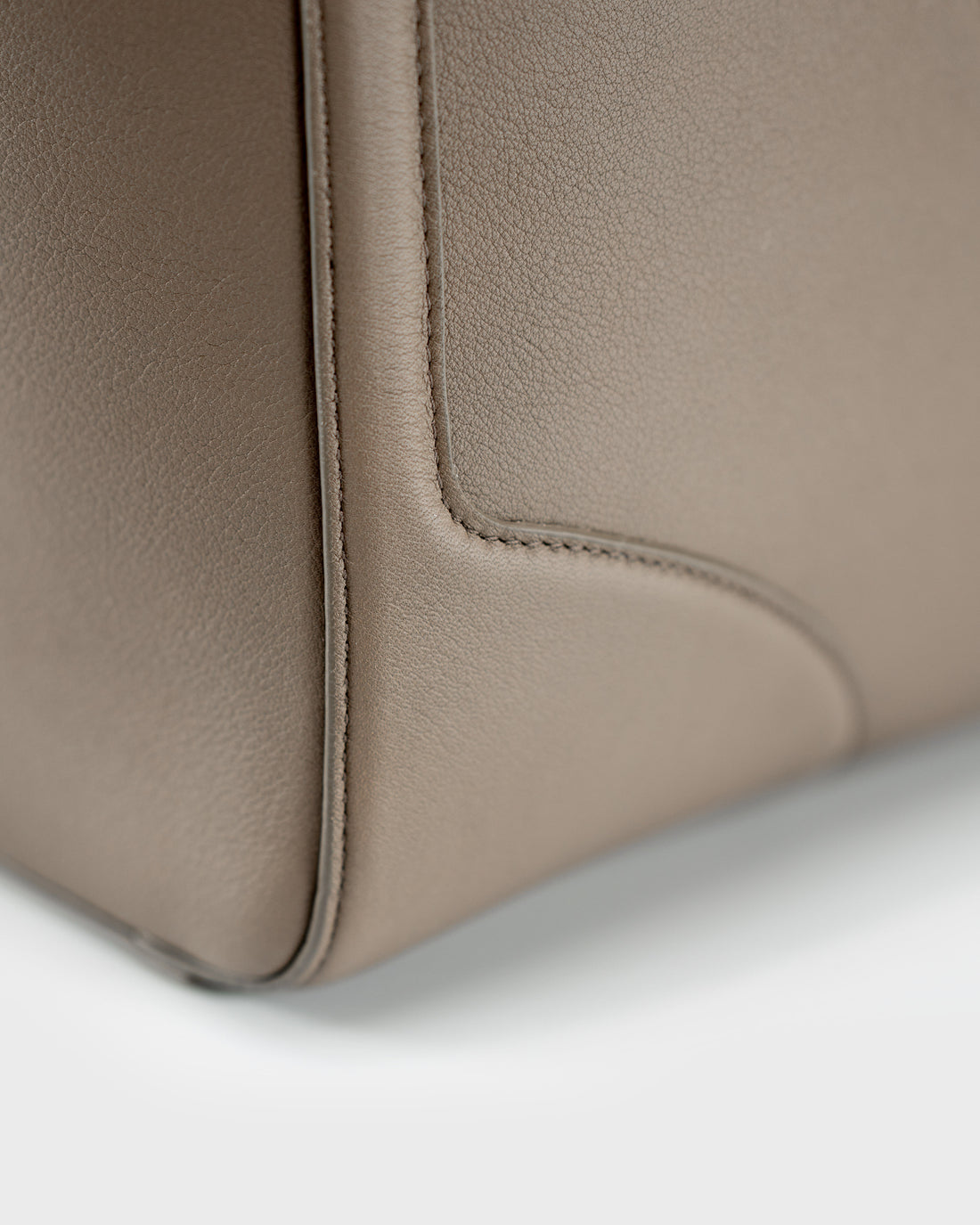 (NEW) ITALIAN ZIP TOTE