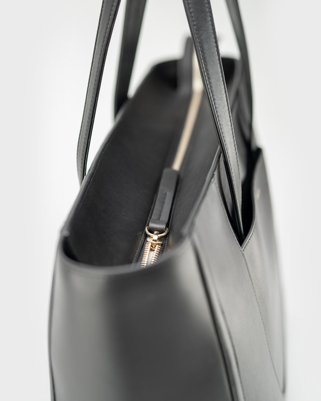 (NEW) ITALIAN ZIP TOTE